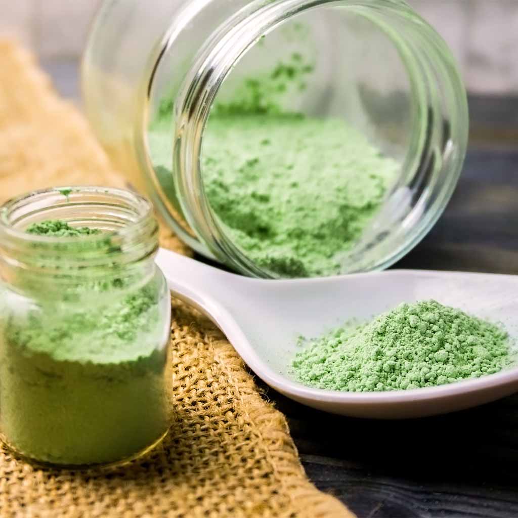 zjistěte vše o konzumaci kratomu – účinky, dávkování, bezpečnost a doporučení pro správné užívání tohoto přírodního produktu.