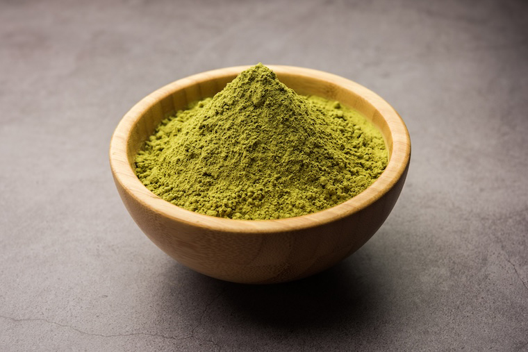 objevte původ kratomu, jeho historii, tradiční využití a oblasti, odkud tato rostlina pochází. zjistěte více o kořenech oblíbeného bylinného produktu.